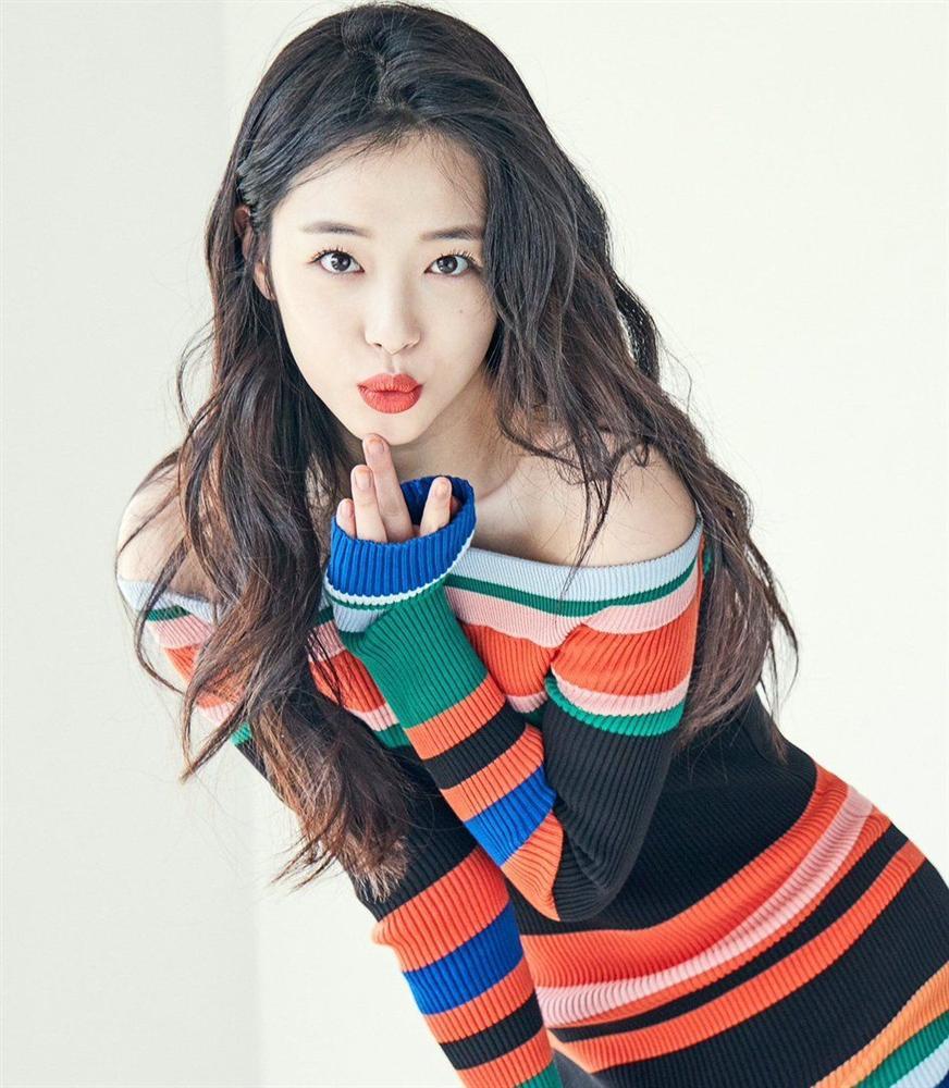 Người hâm mộ tưởng niệm một năm Sulli qua đời-11