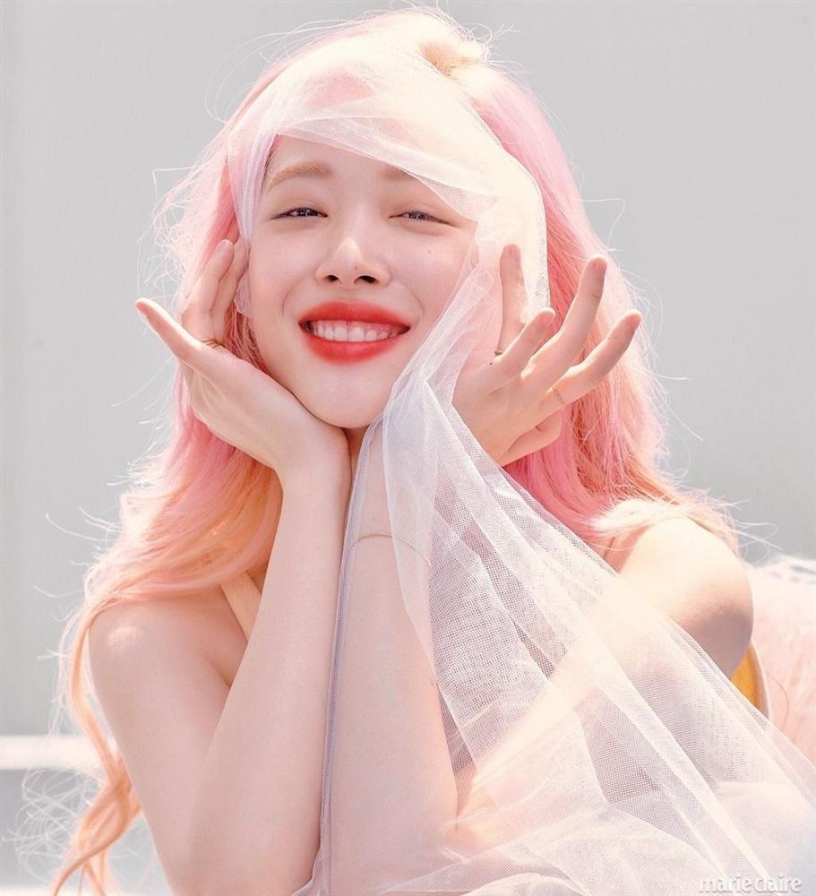 Người hâm mộ tưởng niệm một năm Sulli qua đời-14