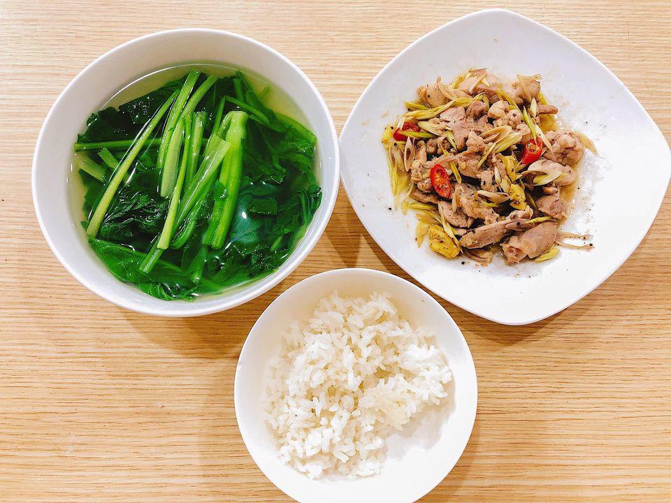 9X khoe cơm độc thân chưa đầy 30k/bữa, ăn một mình sợ cô đơn phải rủ thêm người về-7