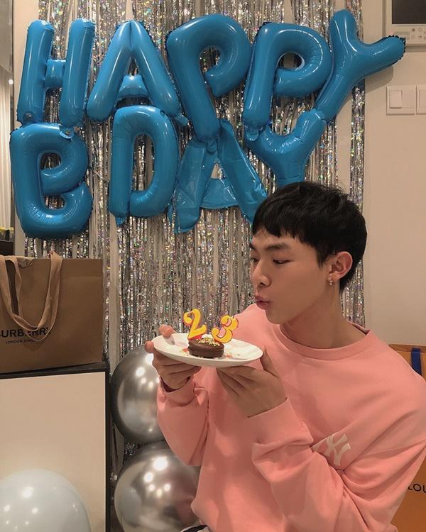 Erik đón tuổi mới giản dị, không tiệc tùng hoành tráng.