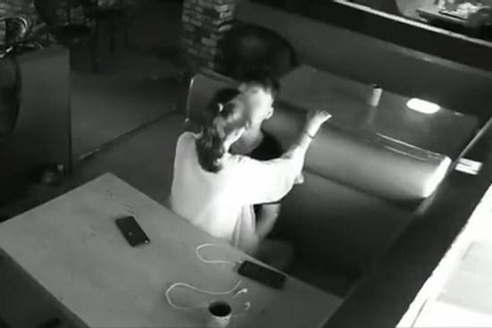 Chủ quán Hà Nội gây tranh cãi khi quay clip 18+ của nhân viên rồi tung lên MXH