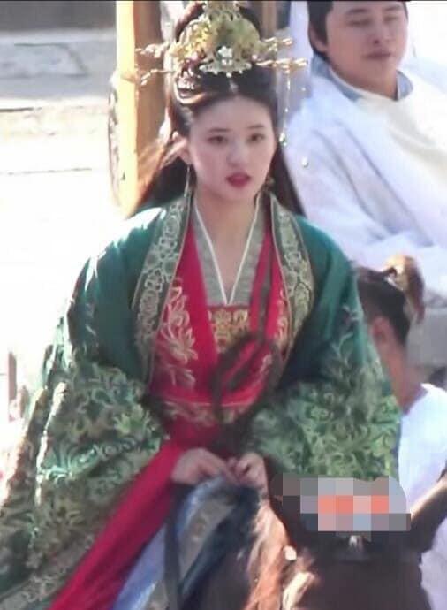 Phim mới đụng hàng đàn chị, khi nào Triệu Lộ Tư mới thoát khỏi mác tiểu Triệu Lệ Dĩnh?-1