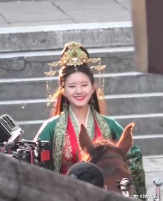 Phim mới đụng hàng đàn chị, khi nào Triệu Lộ Tư mới thoát khỏi mác tiểu Triệu Lệ Dĩnh?-4