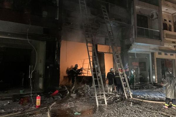 Cháy khách sạn giữa trung tâm TP.HCM-2