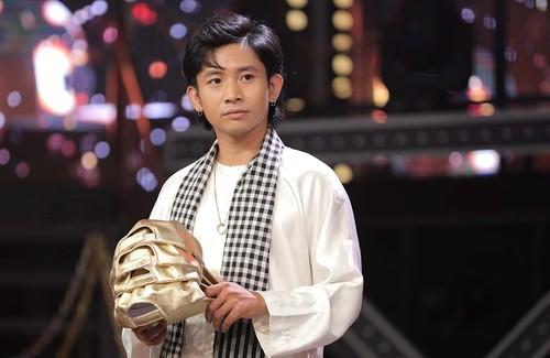 Nón vàng Rap Việt bán khắp lề đường với giá vài chục nghìn đồng-2