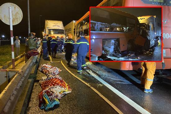 Ô tô khách va chạm kinh hoàng với xe đầu kéo ở hầm Hải Vân làm 2 chết, hơn 20 người bị thương