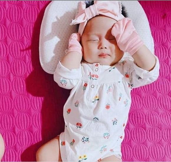 Lấy chồng chưa tròn 1 năm, bạn gái cũ cầu thủ Tiến Linh khoe ảnh con gái đầu lòng-4