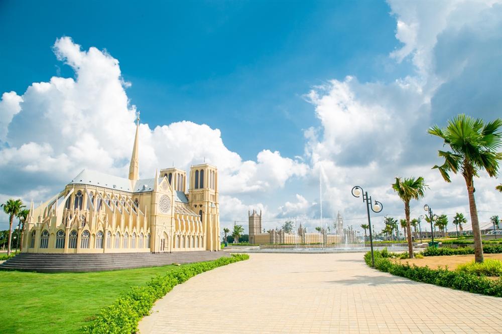 Công viên The Destina - check-in 7 ‘di sản kiến trúc’ trong một ngày-1