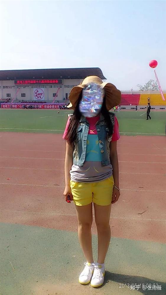 Cười ngất trước mốt thời trang cực phèn của chị em cách đây 10 năm-2