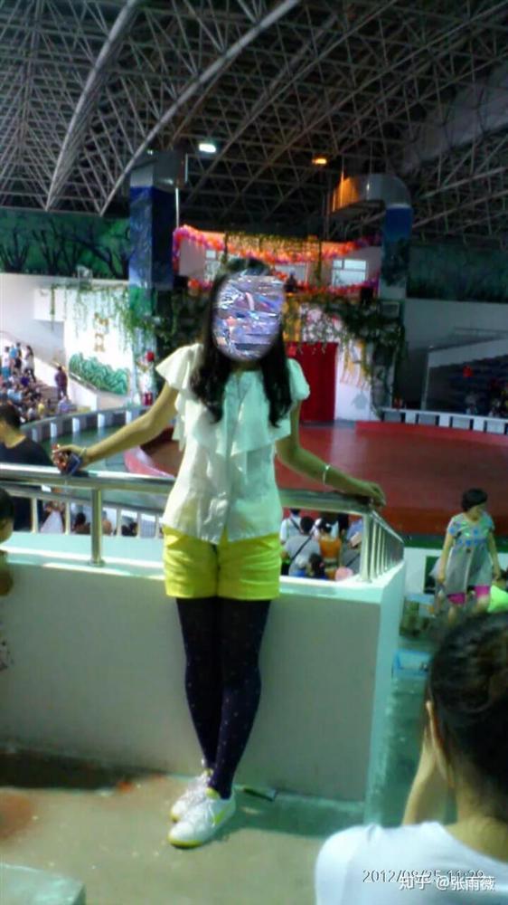 Cười ngất trước mốt thời trang cực phèn của chị em cách đây 10 năm-6