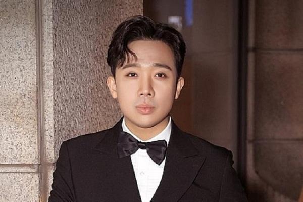 Trấn Thành trao tiền quyên góp cho mẹ Hồ Ngọc Hà, nhờ đi cứu trợ miền Trung-3