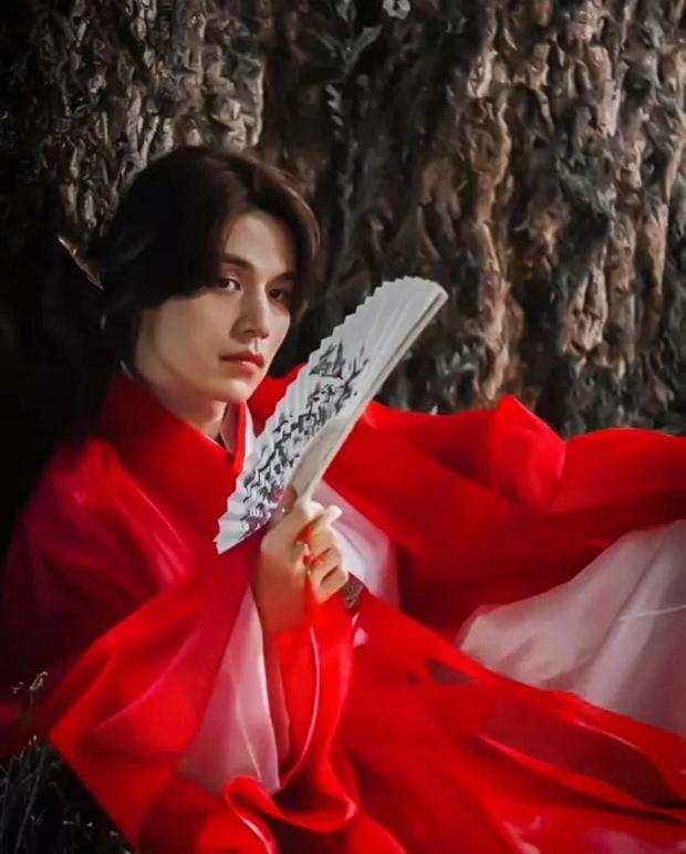 Bạn trai tôi là hồ ly: Lee Dong Wook bị tố đạo nhái tạo hình của Địch Lệ Nhiệt Ba-2