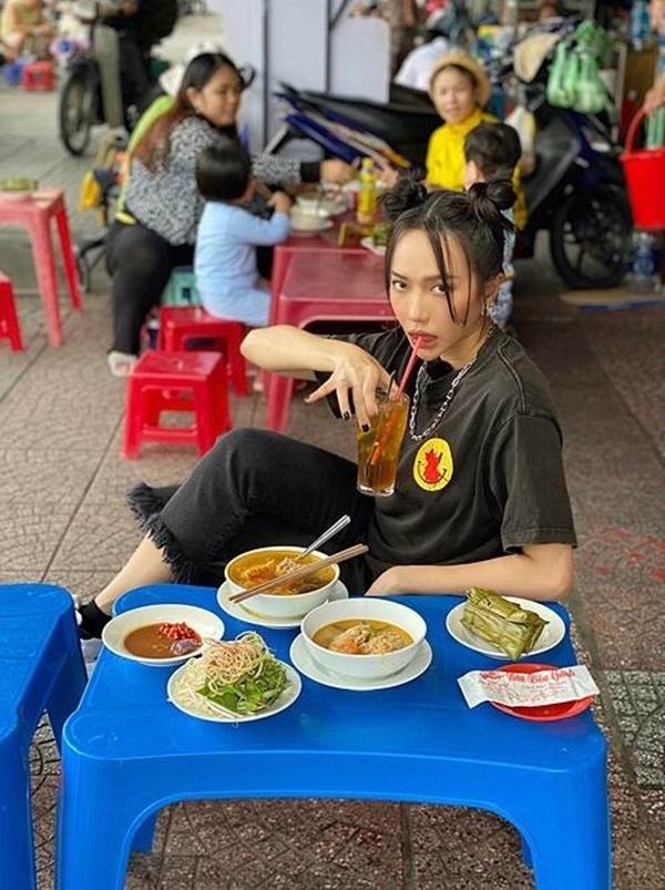 Diệu Nhi than thở: “Bi kịch của đời người là đam mê đặc biệt với ẩm thực nhưng lại phải tích cực giảm cân".