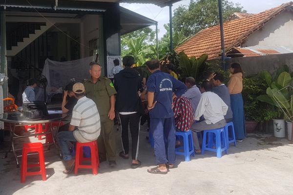 Bố mẹ sững sờ nhìn 2 con bị thiêu chết trong phòng ngủ ở Bình Định-1