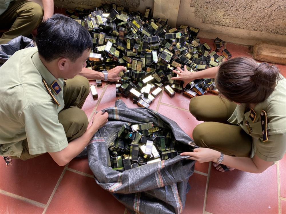 Dân buôn tung chiêu đối phó quy định mới về hàng xách tay-2
