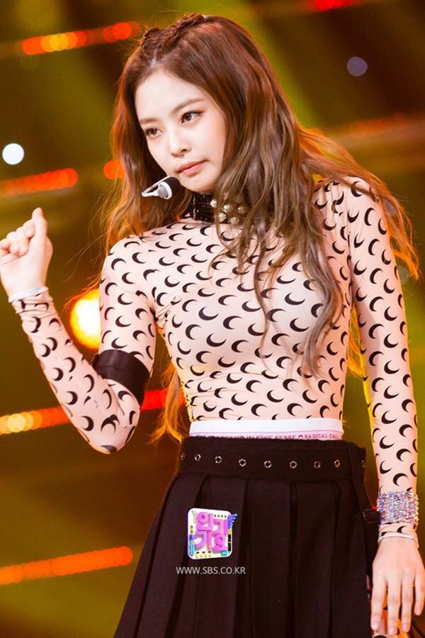 U55 vẫn chạy theo trend Kpop, chị đại Lưu Gia Linh nhận ngay cái kết đắng khi đụng hàng Jennie (Black Pink)-3