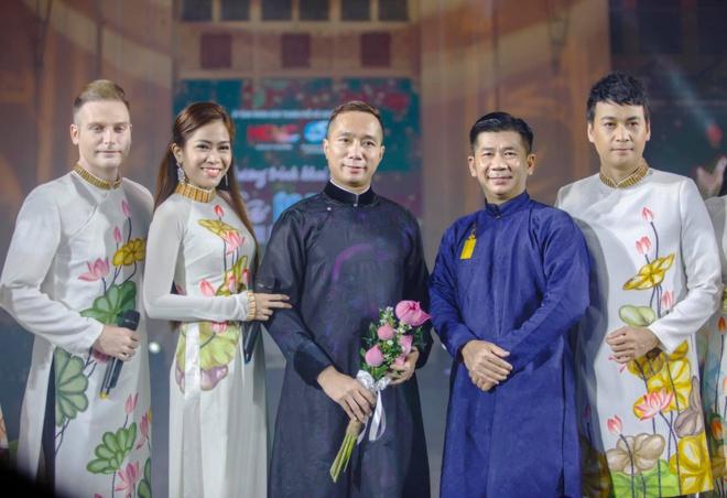 Thí sinh Hoa hậu Trái Đất của Trung Quốc mặc áo dài Việt Nam dự thi gây tranh cãi-2