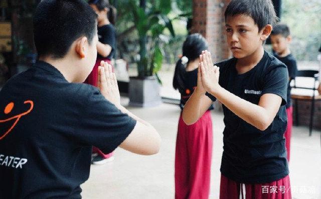 Sao nhí Bố ơi mình đi đâu thế càng lớn càng giống Trần Quán Hy kinh ngạc-6