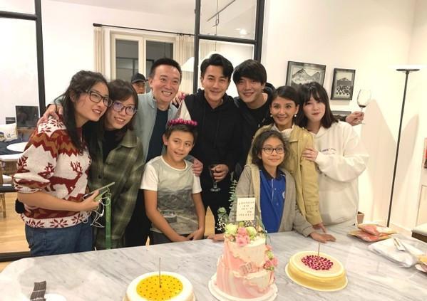 Sao nhí Bố ơi mình đi đâu thế càng lớn càng giống Trần Quán Hy kinh ngạc-4