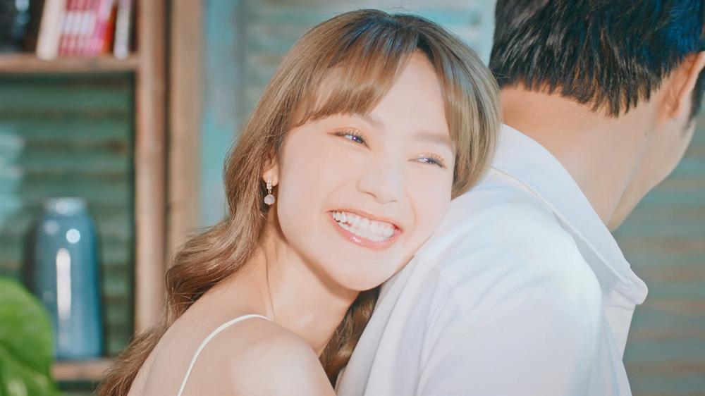 Nam chính trong MV mới của Minh Hằng chính là anh người yêu bị giấu mặt?-1