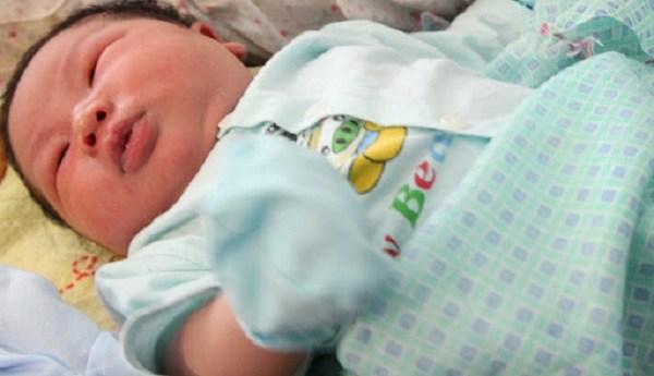 Bất ngờ ngoại hình sau 4 năm của bé sơ sinh nặng 7,1kg ở Vĩnh Phúc-1