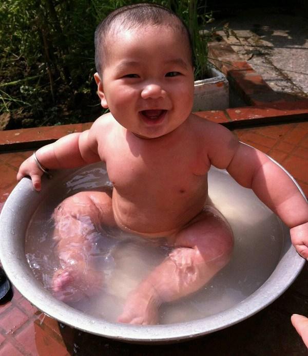 Em bé chào đời với cân nặng kỷ lục 7.1kg ở Vĩnh Phúc 3 năm trước hiện giờ ra sao?-4