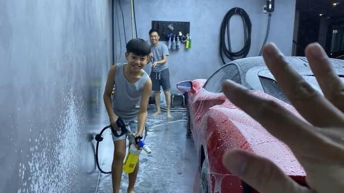 Khoảnh khắc cậu cả nhà Cường Đô La cực ra dáng anh cả-9