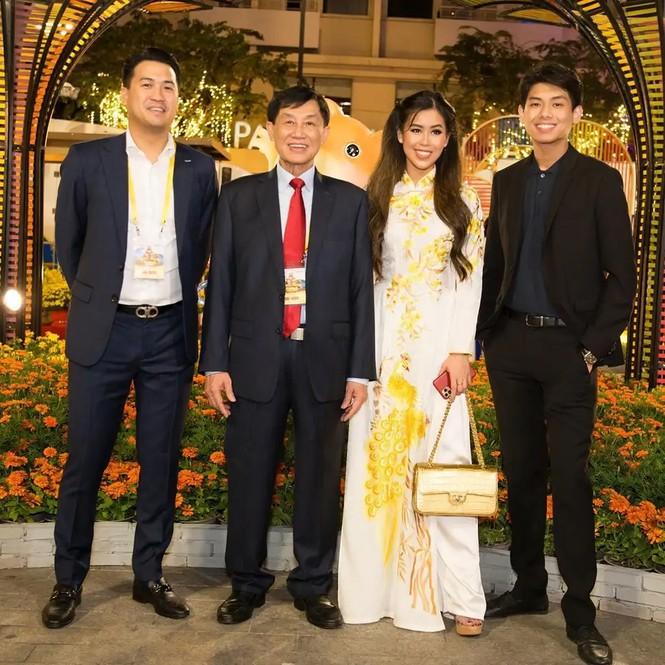 Lộ diện thêm người chị cực xinh đẹp trong gia đình nhà chồng Tăng Thanh Hà-1