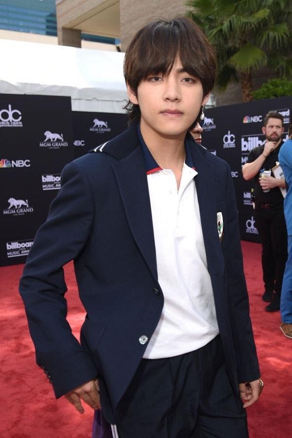 V trở thành hiện tượng trending Twitter ngay sau khi kết thúc BBMAs-11