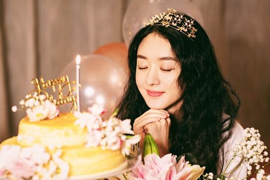 Phùng Thiệu Phong gặp sự cố 'khóc dở mếu dở' khi mừng sinh nhật Triệu Lệ Dĩnh