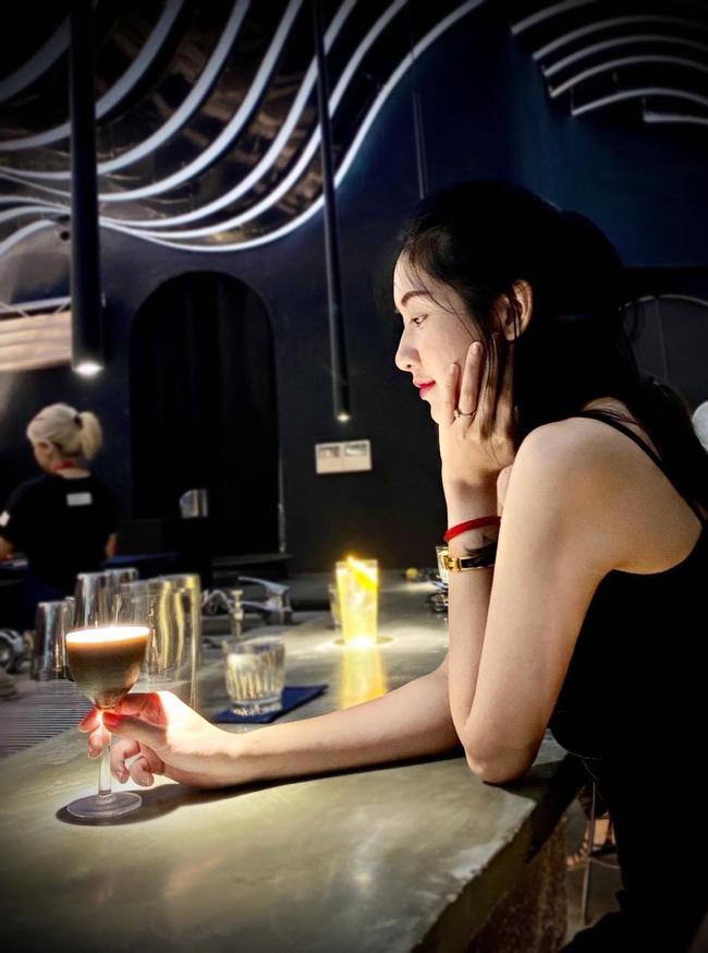 Lặn lội đưa tin cứu nạn thủy điện Rào Trăng 3, nữ MC chiếm sóng MXH vì quá xinh-7