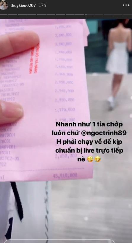 Nhanh như chớp, Ngọc Trinh tậu vòng full charm vàng giá 50 triệu đồng-5