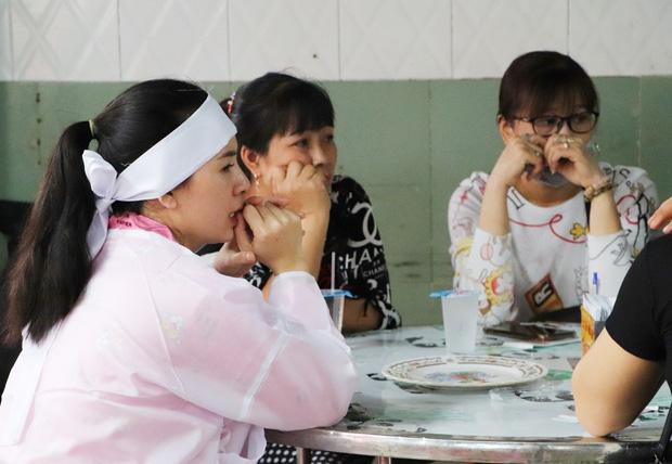 Tang lễ hiệp sĩ tử vong trong lúc bắt cướp: Vợ bầu song thai thẫn thờ bên linh cữu chồng-3