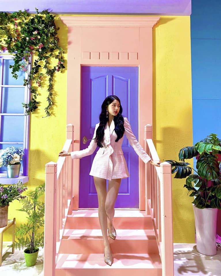 Sao nữ 16 tuổi sở hữu chân dài siêu thực, body chuẩn búp bê sống-2