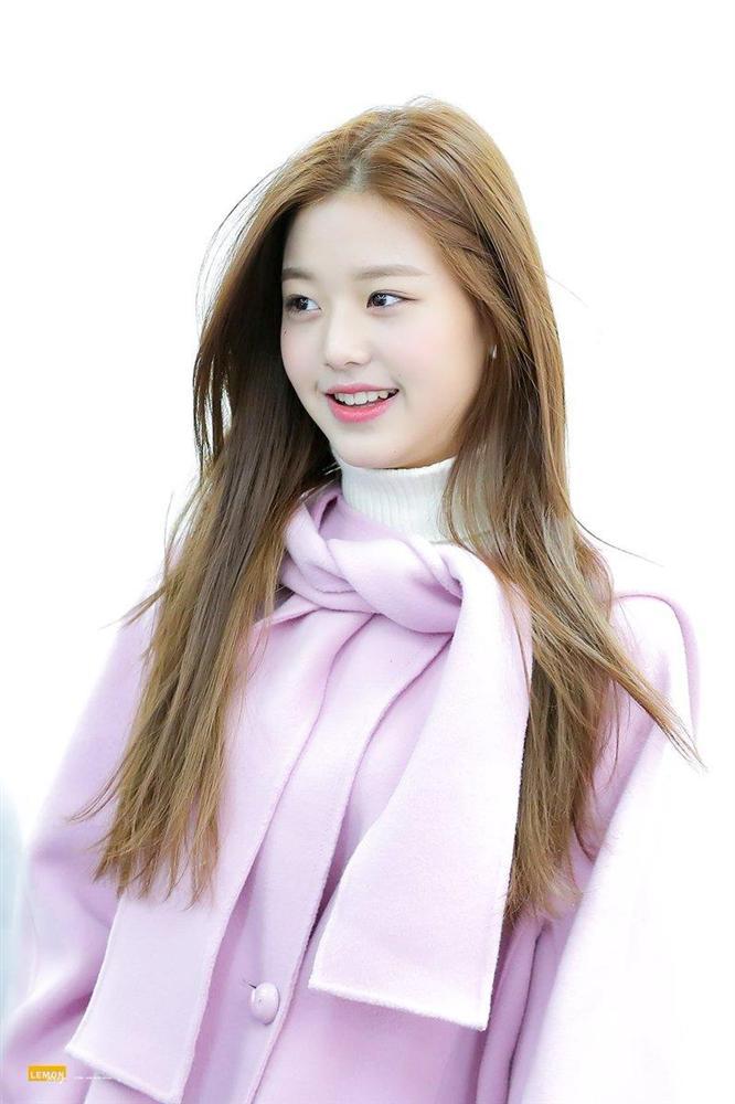 Sao nữ 16 tuổi sở hữu chân dài siêu thực, body chuẩn búp bê sống-12