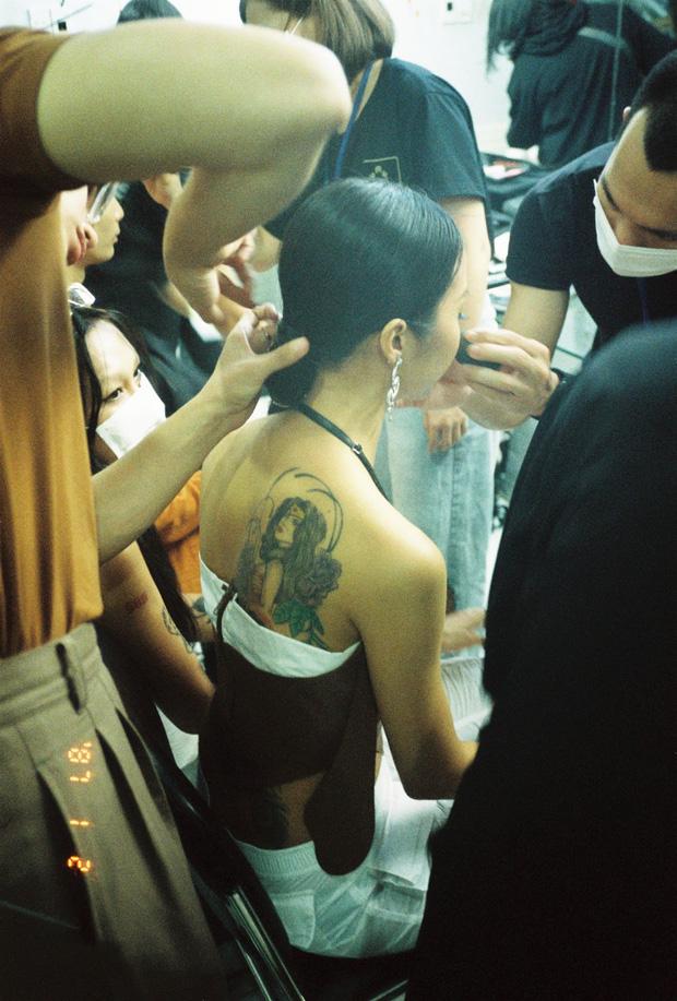 Hình xăm HLV Rap Việt: Wowy và Binz kín người, Suboi không kém cạnh, riêng Karik trắng trơn-5