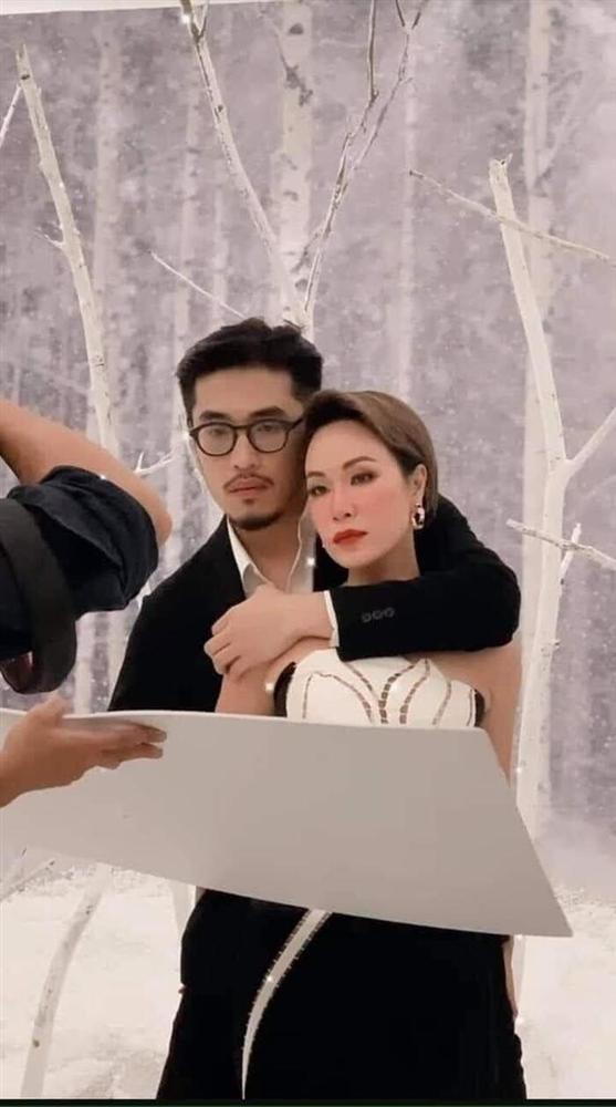 Uyên Linh bắt tay Vũ trong dự án mới, fan Taylor Swift Việt Nam đào lại vũ trụ cà khịa năm xưa-1