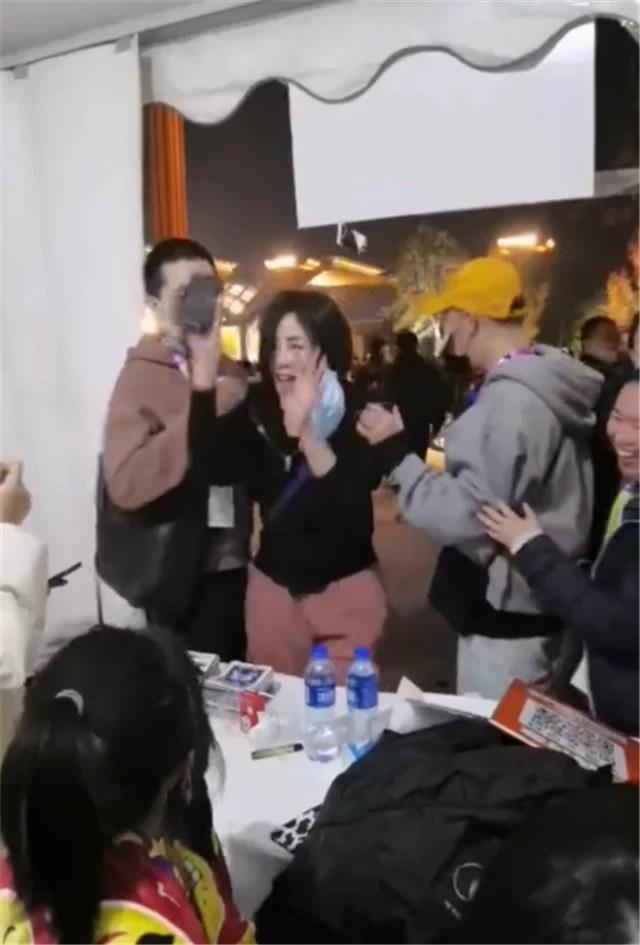 Tạ Đình Phong chính thức lên tiếng phản hồi về nghi vấn đường ai nấy đi cùng Vương Phi?-5