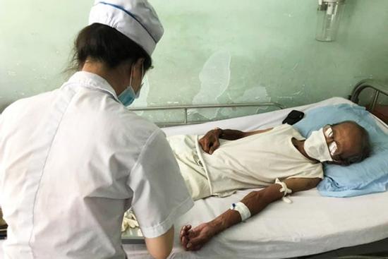 Nghệ sĩ Chấn Đạt nhập viện nguy kịch