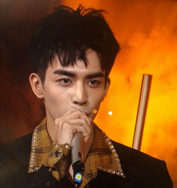 Sáng nhất Kim Ưng đêm nay là làn da sần sùi mụn đến gai người của Tống Uy Long-2