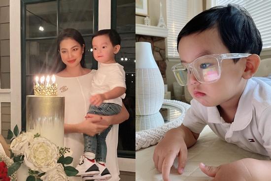 Thích thú xem quý tử 2 tuổi nhà Phạm Hương nói tiếng Anh