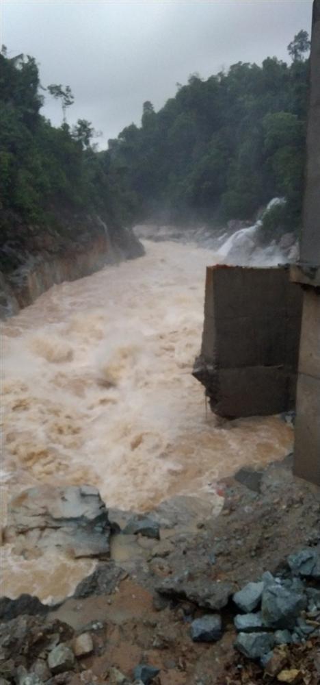 Lạnh người bên trong khu vực nhà điều hành thủy điện Rào Trăng 3 bị lũ quét vùi lấp-5