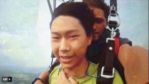 Trải nghiệm dù lượn hài nhất năm: Thanh niên ngất xỉu vì sợ rồi tự dưng tỉnh lại, tận hưởng như chưa hề có gì xảy ra-4