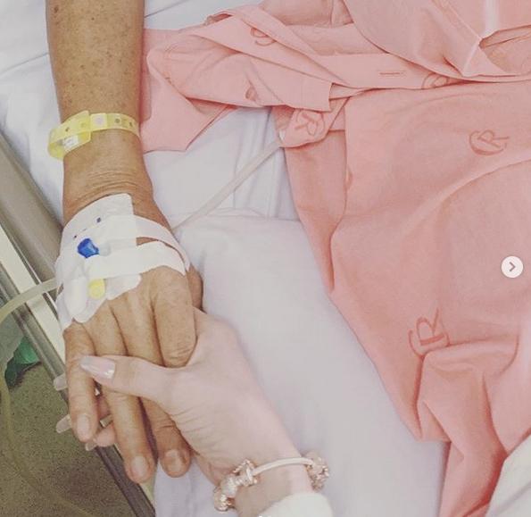 Ngọc Trinh túc trực giường bệnh, thông báo ca mổ của bố thành công-1