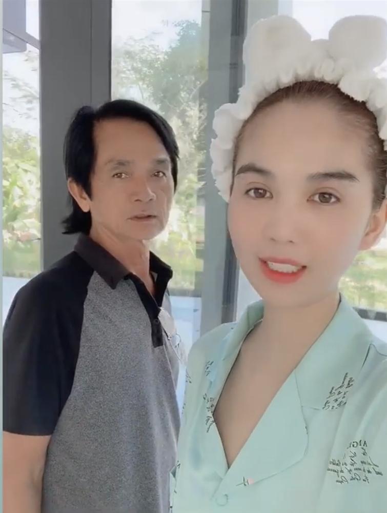 Ngọc Trinh túc trực giường bệnh, thông báo ca mổ của bố thành công-8