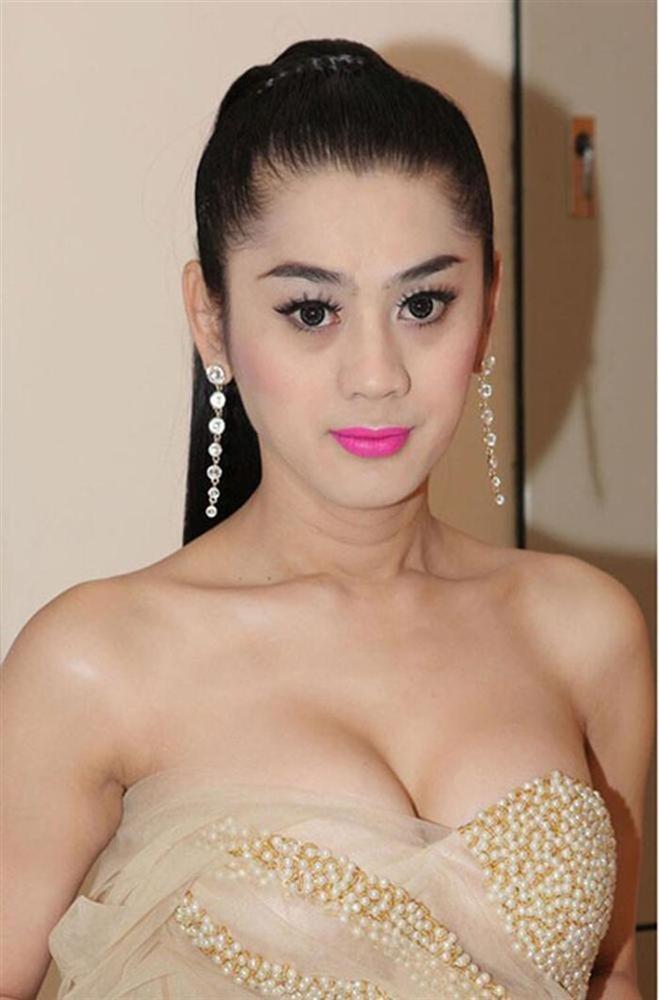 Mai Phương Thúy, Ngọc Trinh từng khiến fan phát hoảng khi đeo kính áp tròng-7