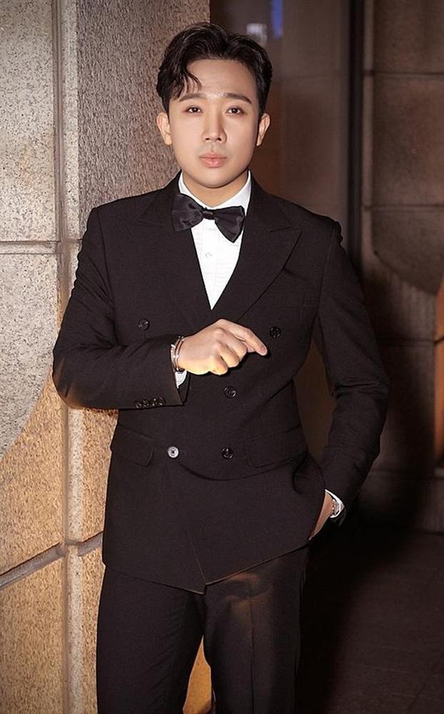 Trấn Thành trao tiền quyên góp cho mẹ Hồ Ngọc Hà, nhờ đi cứu trợ miền Trung-1