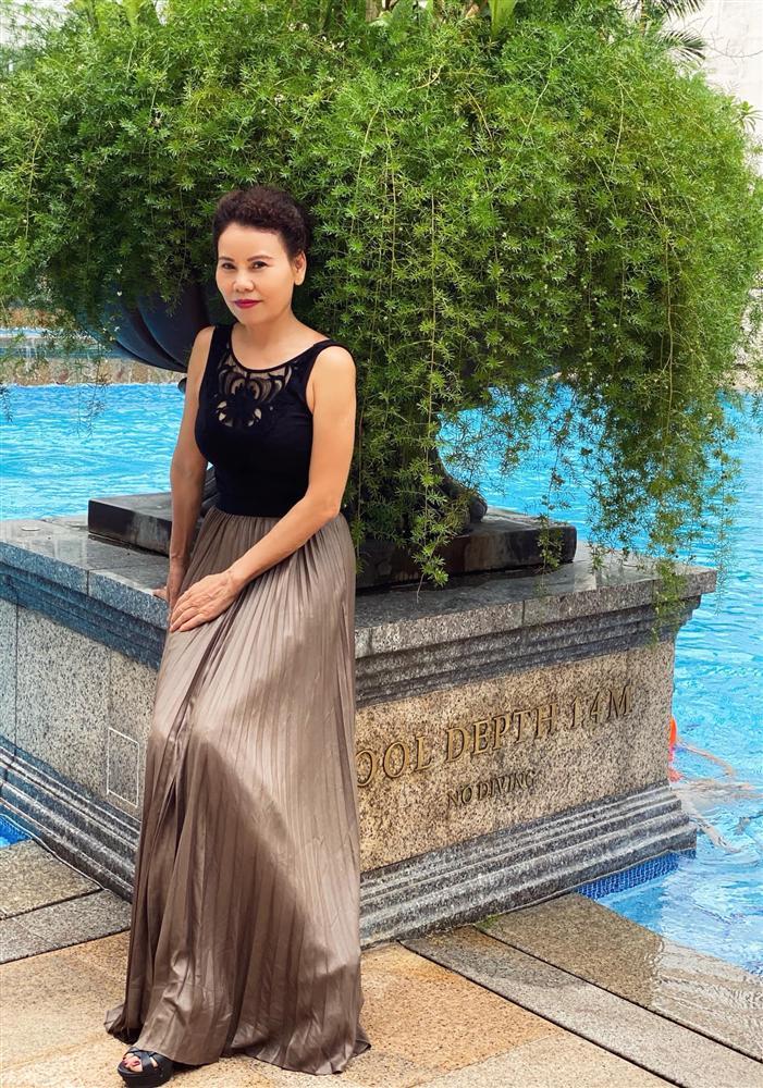 Trấn Thành trao tiền quyên góp cho mẹ Hồ Ngọc Hà, nhờ đi cứu trợ miền Trung-2