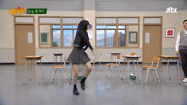 Lisa gây sốt với điệu múa con cua tại Knowing Brother-2