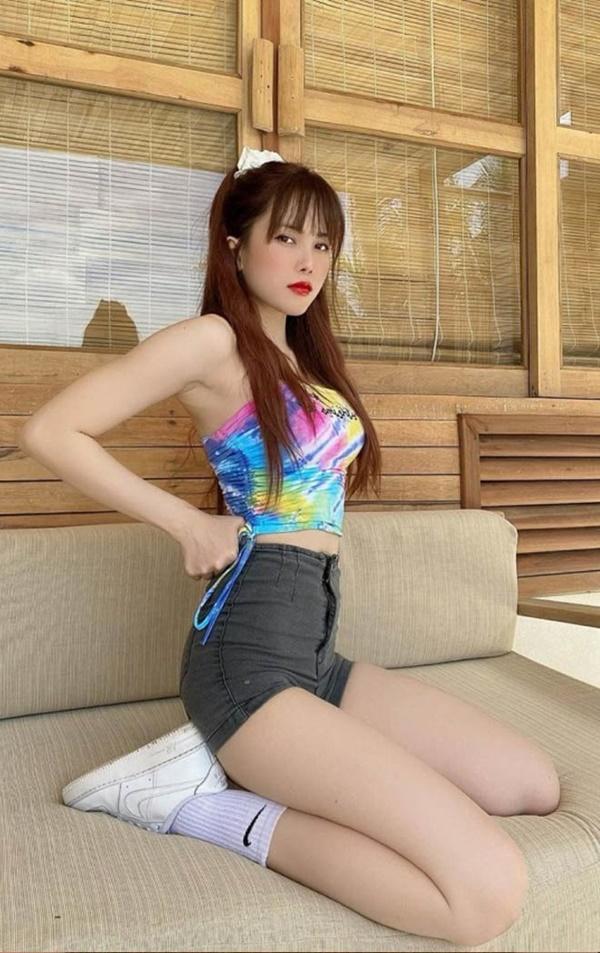 Sở hữu đôi chân ngọc ngà, Hari Won và Thiều Bảo Trâm lộ vết thương chi chít-11